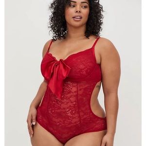 NWT Torrid  Underwire Bodysuit - Lace & Bow Red